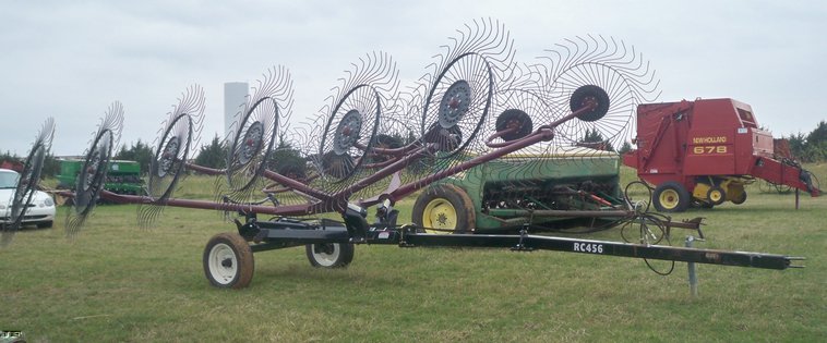 image for item 5152 2009 Rhino RC435 12 wheel V rake