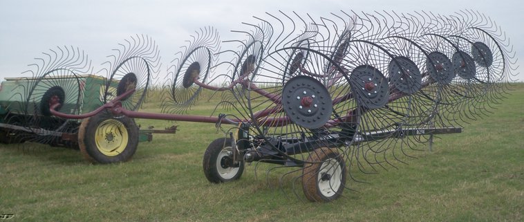 image for item 5152 2009 Rhino RC435 12 wheel V rake