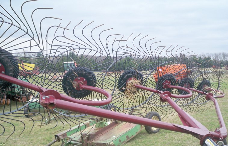 image for item 5152 2009 Rhino RC435 12 wheel V rake