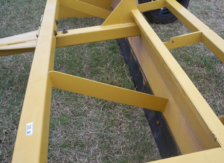 image for item 5156 Diamond H 10' box scraper