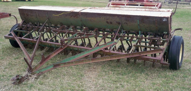 image for item 5157 John Deere grain drill