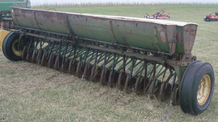 image for item 5157 John Deere grain drill