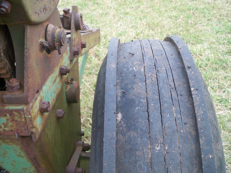 image for item 5157 John Deere grain drill