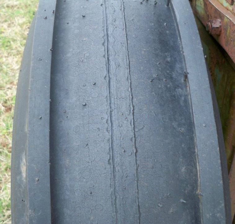 image for item 5157 John Deere grain drill