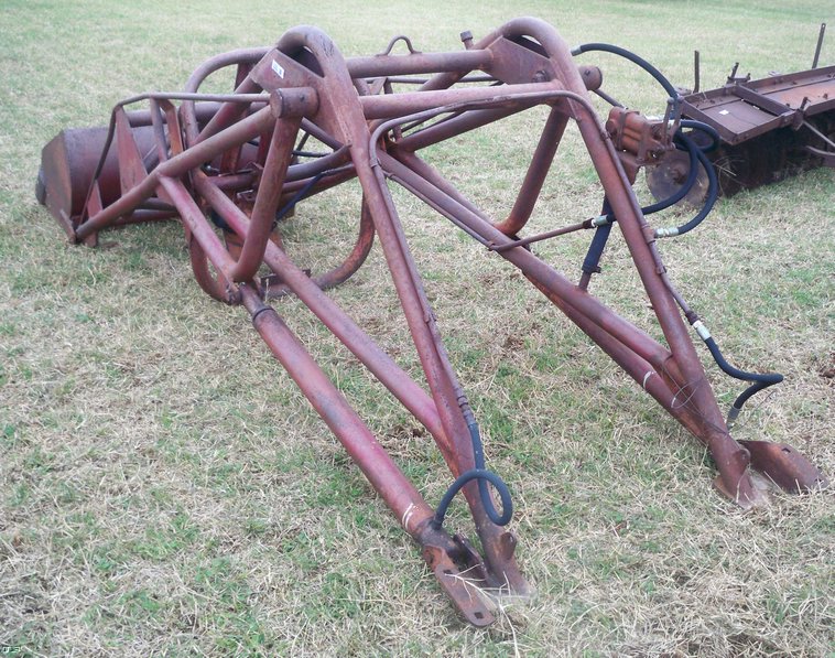 image for item 5160 Ford loader attachment