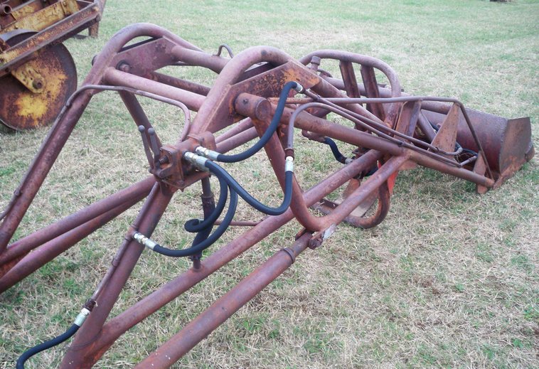 image for item 5160 Ford loader attachment