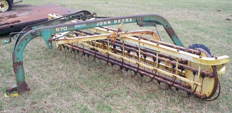 image for item 5163 John Deere 670 wheel rake