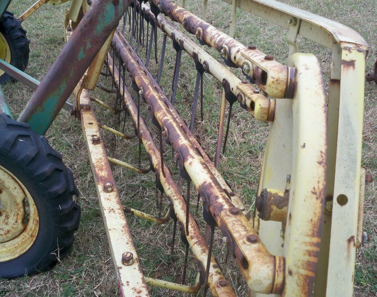 image for item 5163 John Deere 670 wheel rake