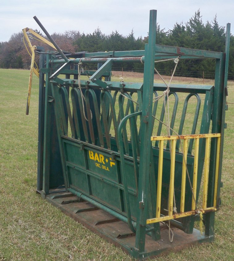 image for item 5167 Bar F cattle chute