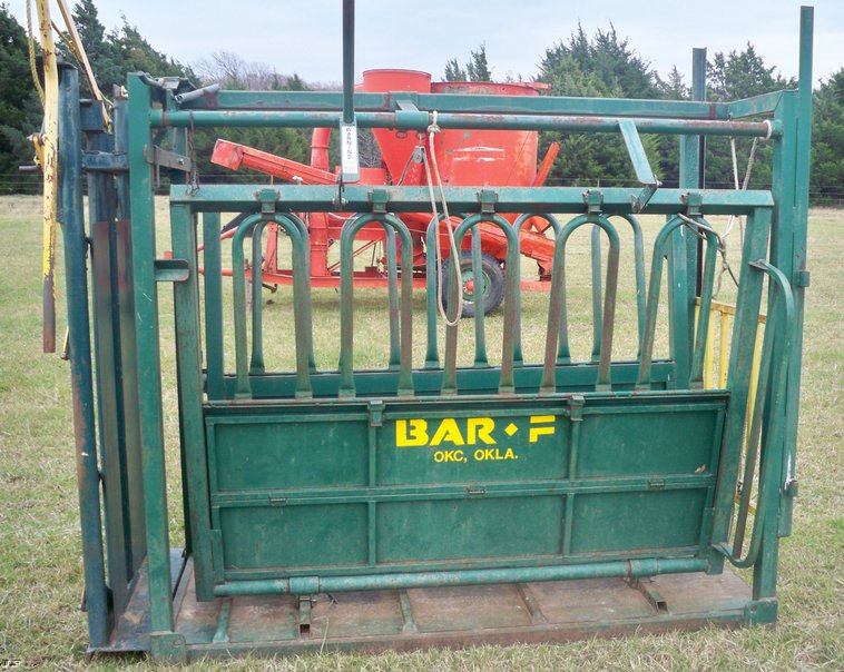 image for item 5167 Bar F cattle chute