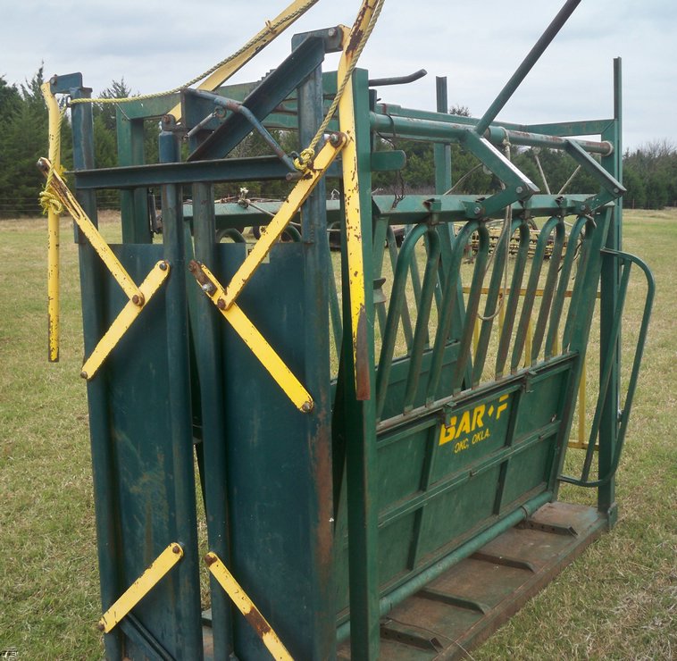 image for item 5167 Bar F cattle chute