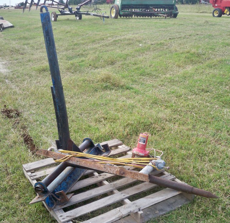 image for item 5173 Bale spear with American power puller 12V winch