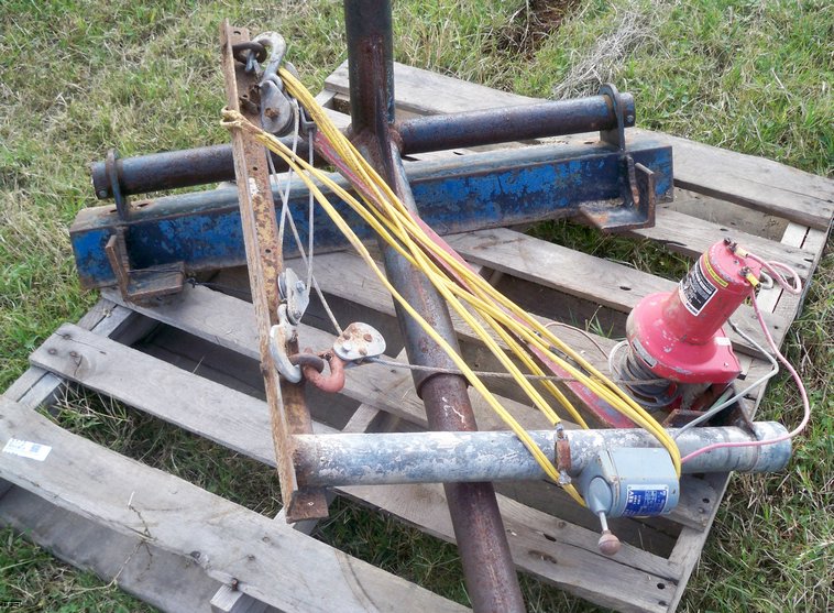 image for item 5173 Bale spear with American power puller 12V winch