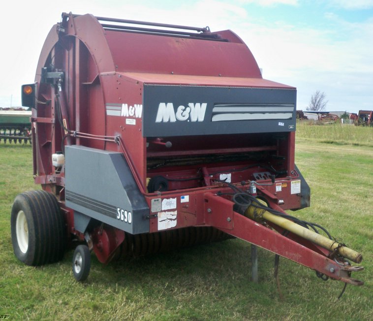image for item 5174 M&W 5690 round baler