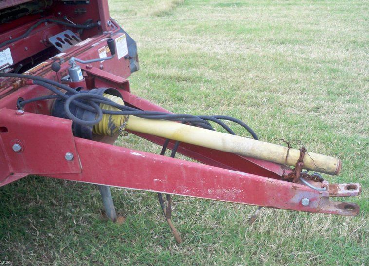 image for item 5174 M&W 5690 round baler