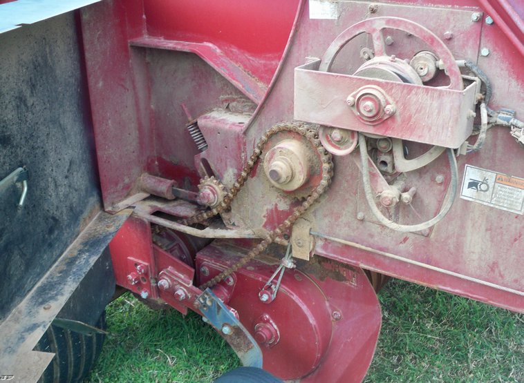 image for item 5174 M&W 5690 round baler