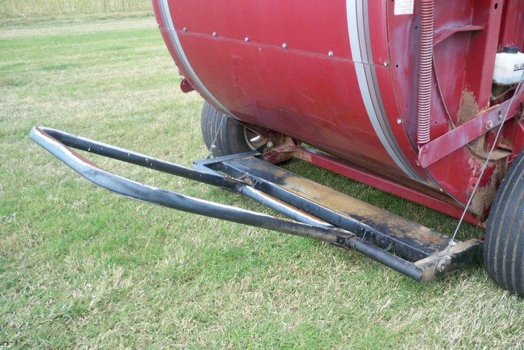 image for item 5174 M&W 5690 round baler