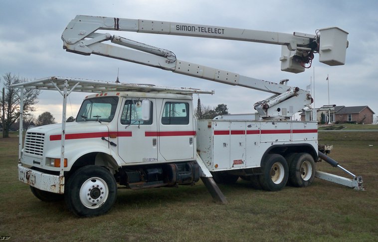 image for item 5180 1994 International 4900 crew cab bucket truck