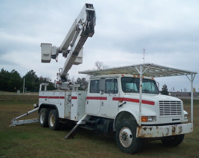 image for item 5180 1994 International 4900 crew cab bucket truck