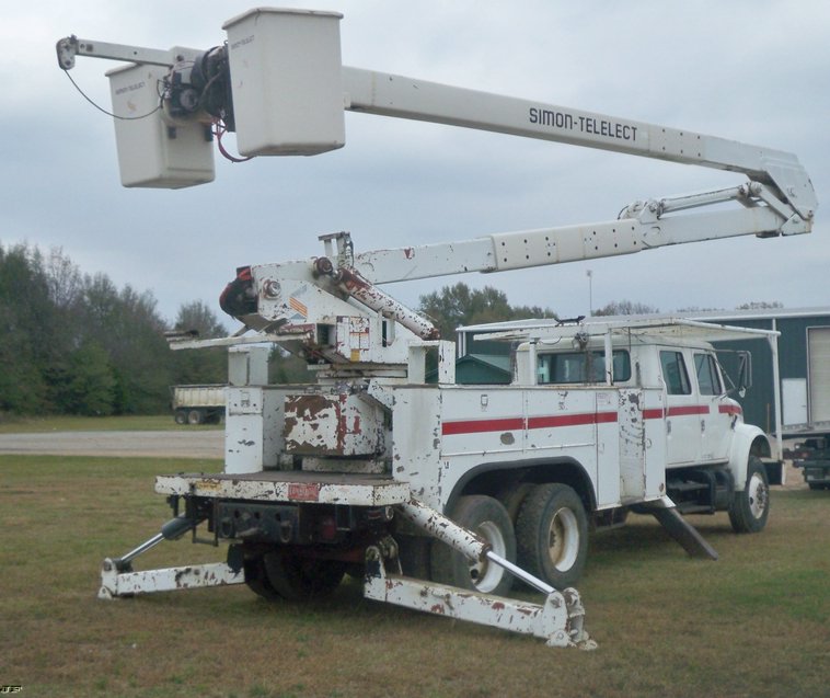 image for item 5180 1994 International 4900 crew cab bucket truck
