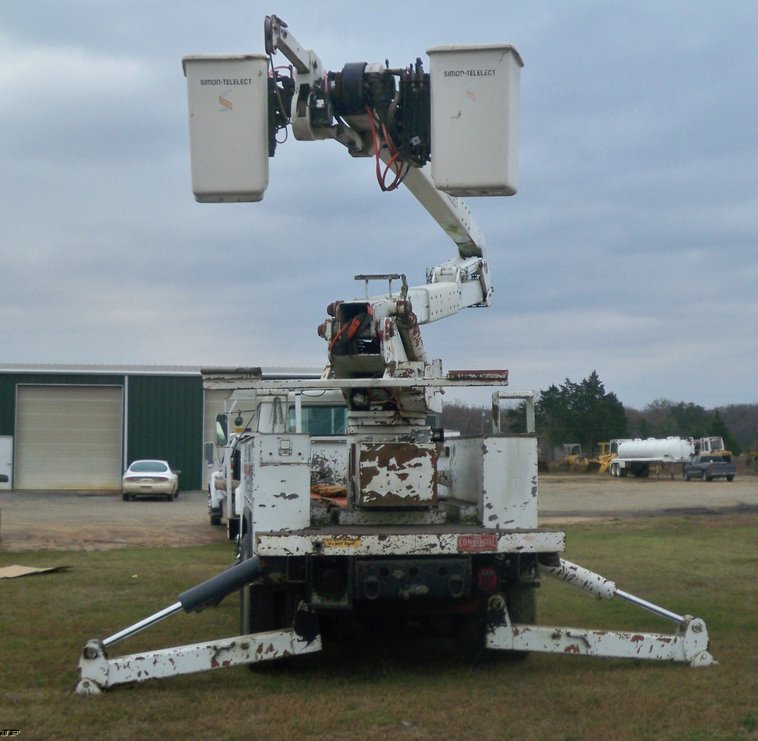 image for item 5180 1994 International 4900 crew cab bucket truck