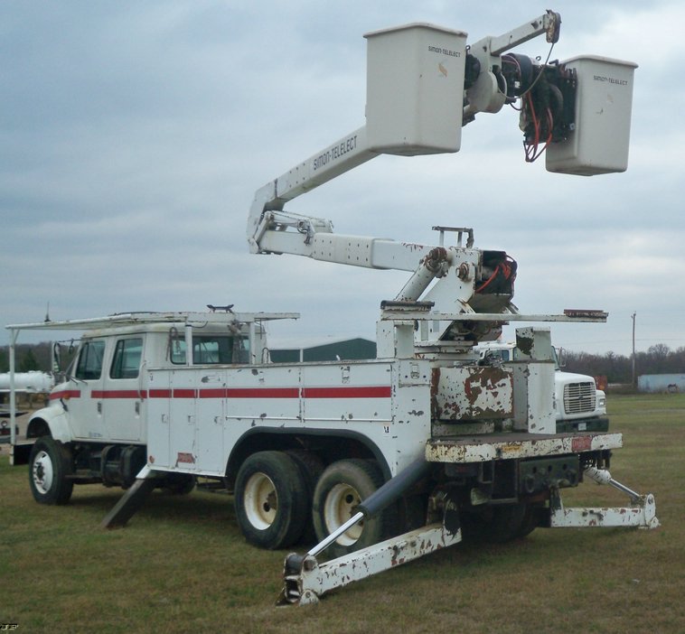 image for item 5180 1994 International 4900 crew cab bucket truck