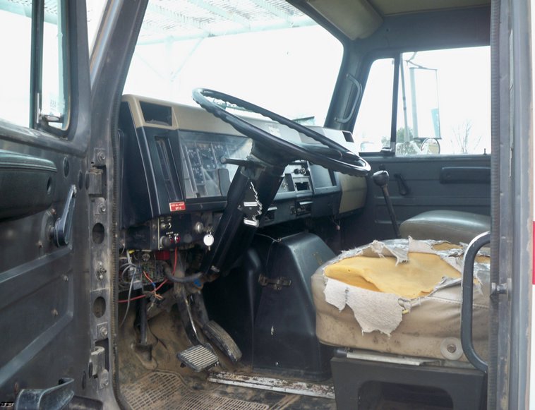 image for item 5180 1994 International 4900 crew cab bucket truck