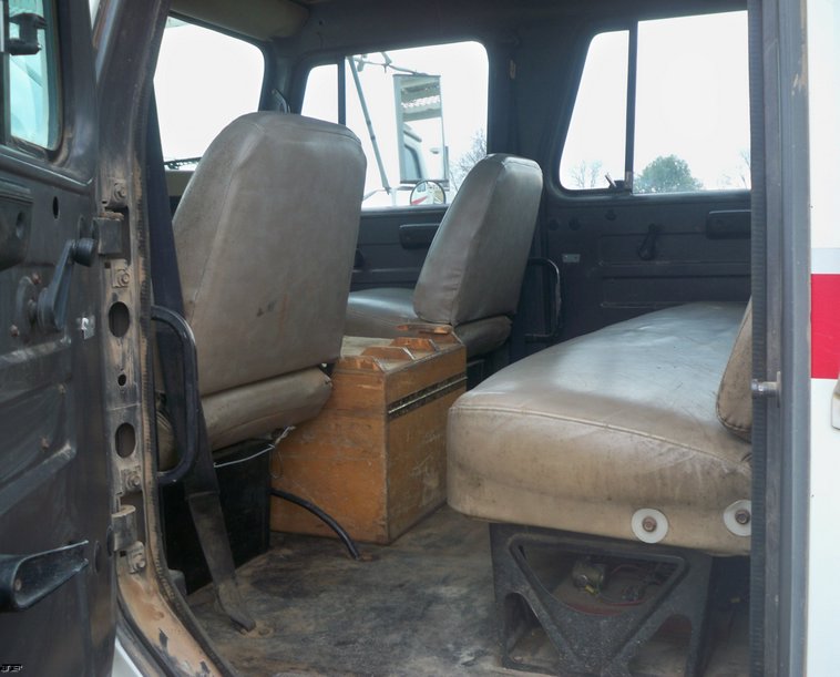 image for item 5180 1994 International 4900 crew cab bucket truck