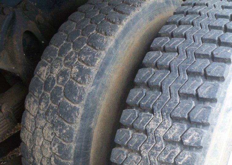 image for item 5180 1994 International 4900 crew cab bucket truck