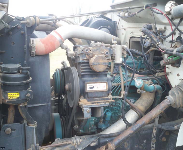 image for item 5180 1994 International 4900 crew cab bucket truck