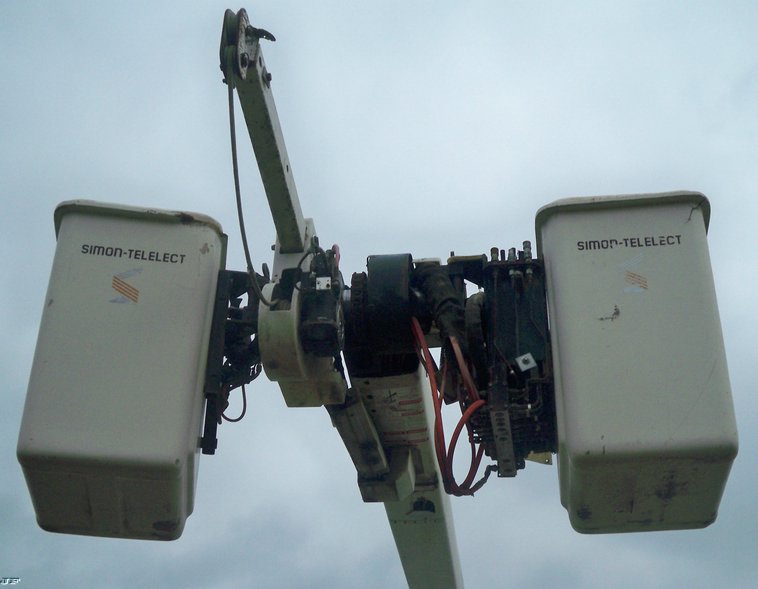 image for item 5180 1994 International 4900 crew cab bucket truck