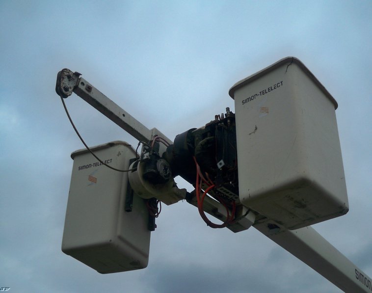 image for item 5180 1994 International 4900 crew cab bucket truck