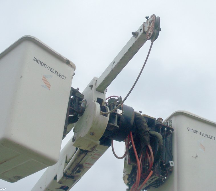 image for item 5180 1994 International 4900 crew cab bucket truck