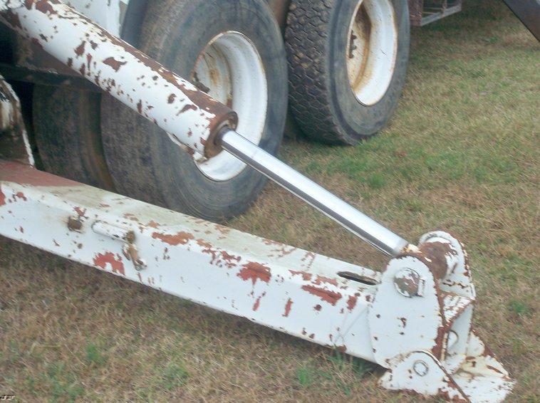 image for item 5180 1994 International 4900 crew cab bucket truck