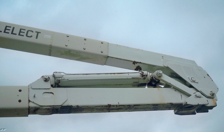 image for item 5180 1994 International 4900 crew cab bucket truck