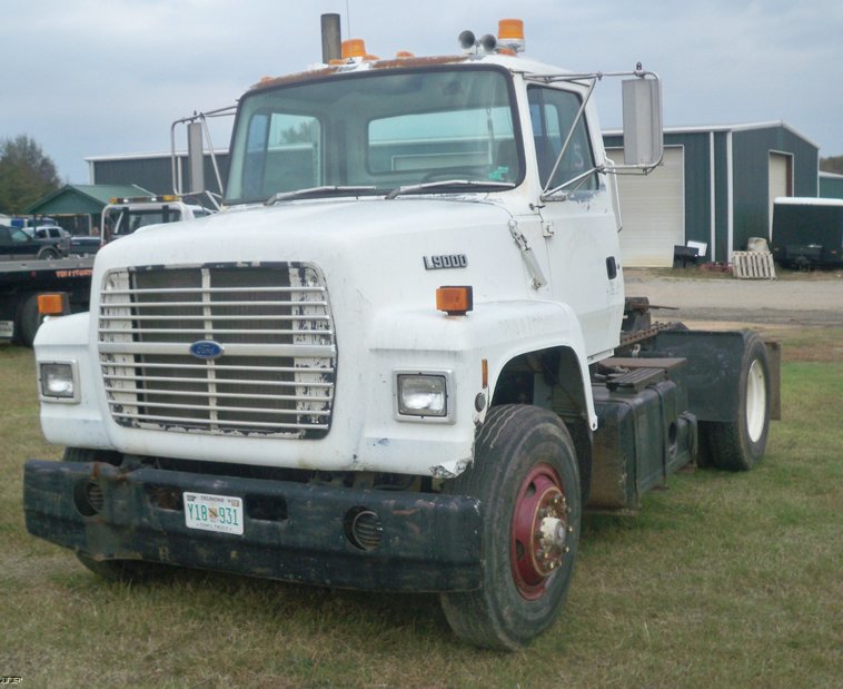 image for item 5181 1991 Ford L9000 semi truck