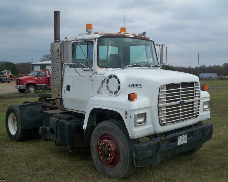 image for item 5181 1991 Ford L9000 semi truck