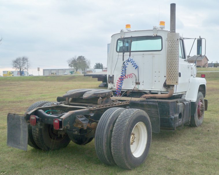 image for item 5181 1991 Ford L9000 semi truck