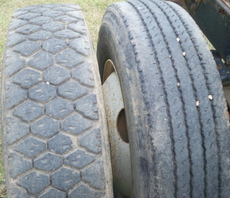 image for item 5181 1991 Ford L9000 semi truck