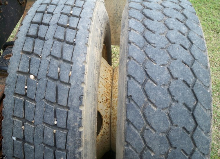 image for item 5181 1991 Ford L9000 semi truck