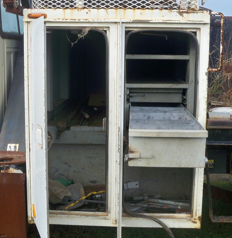 image for item 5182 1996 Ford F700