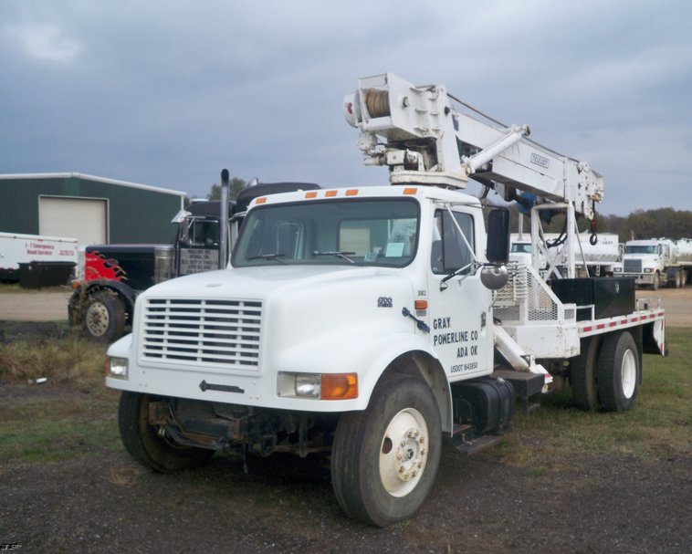 image for item 5184 1996 International 4700 boom truck