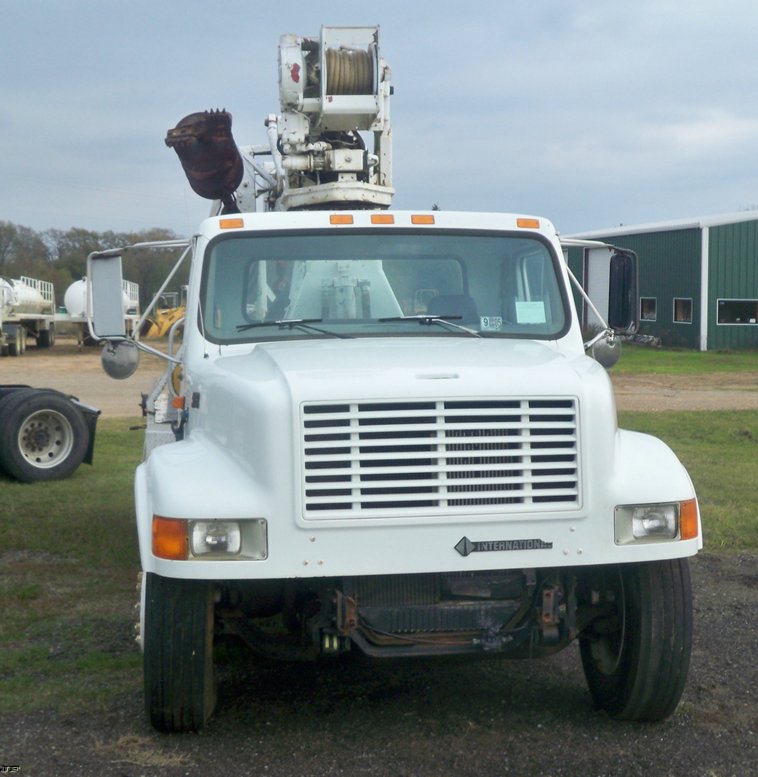 image for item 5184 1996 International 4700 boom truck