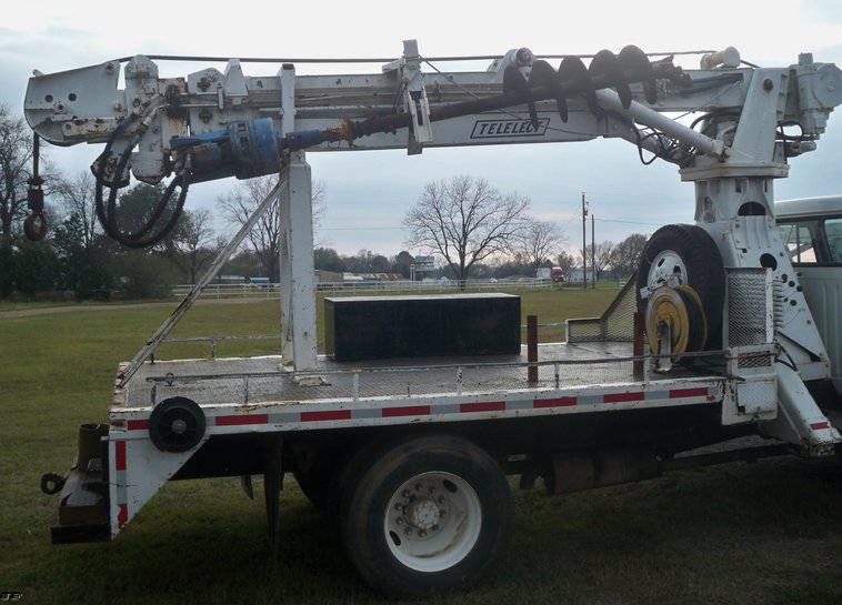 image for item 5184 1996 International 4700 boom truck