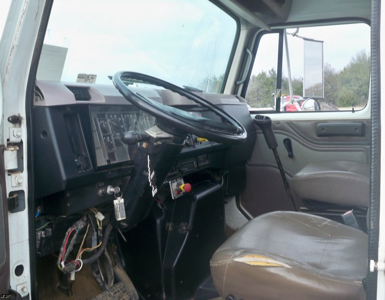 image for item 5184 1996 International 4700 boom truck