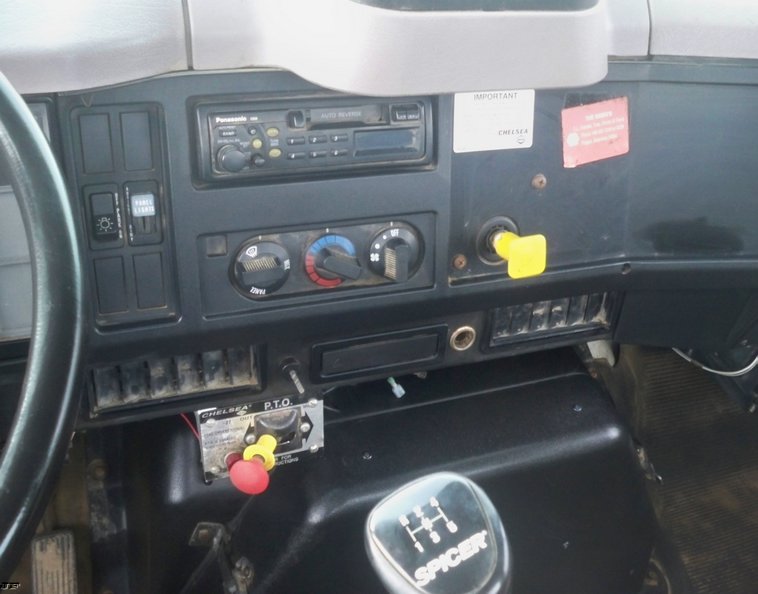 image for item 5184 1996 International 4700 boom truck