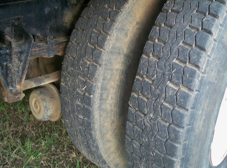 image for item 5184 1996 International 4700 boom truck