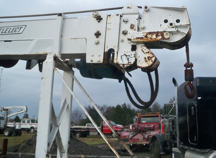 image for item 5184 1996 International 4700 boom truck