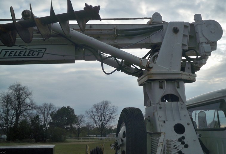 image for item 5184 1996 International 4700 boom truck