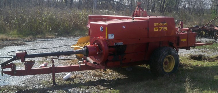 image for item 5197 New Holland 575 square baler